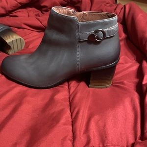 Dansko grey zip ankle boot size 10 (41) new, in box